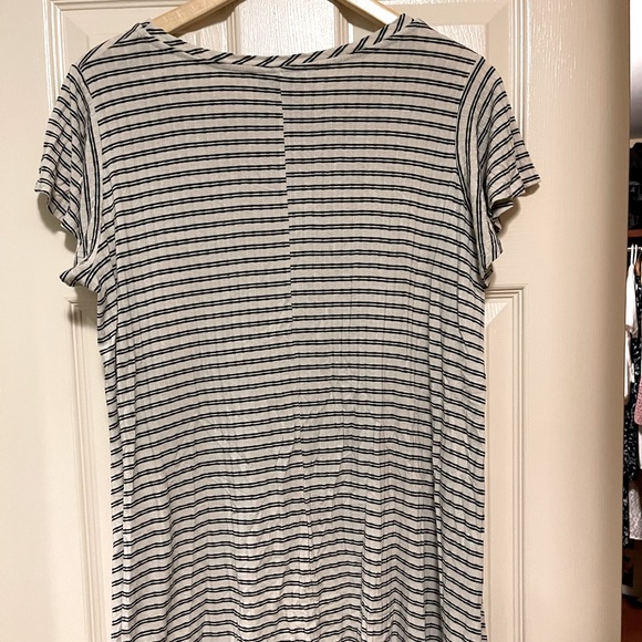 Bobeau Flared Hem, Flowy short sleeve top, size 1X - Picture 2 of 4